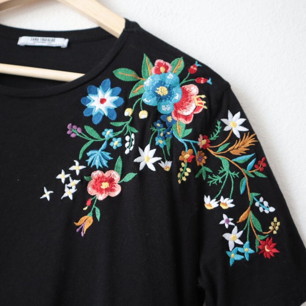 Zara Floral Embroidered Sleeve Top | M